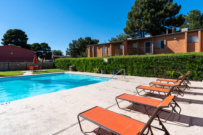 Piscina - Sand Pebble Apartments