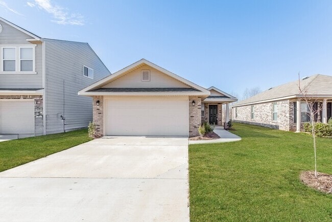 Building Photo - 236 Bermuda Lakes Dr