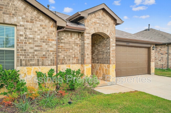 Building Photo - 2418 Burleson Rd