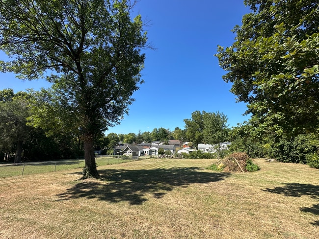 Building Photo - 200 Lylburn Rd