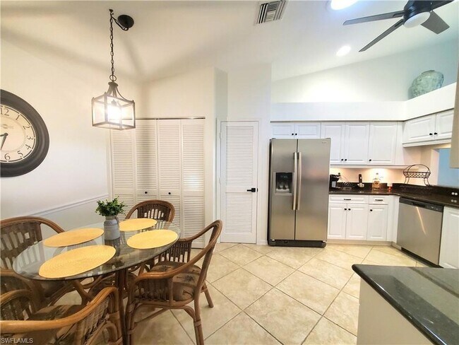 Foto del edificio - 992 Marblehead Dr