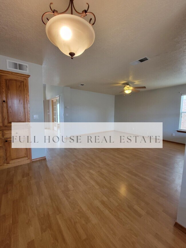 Building Photo - 2216 Windward Dr NW