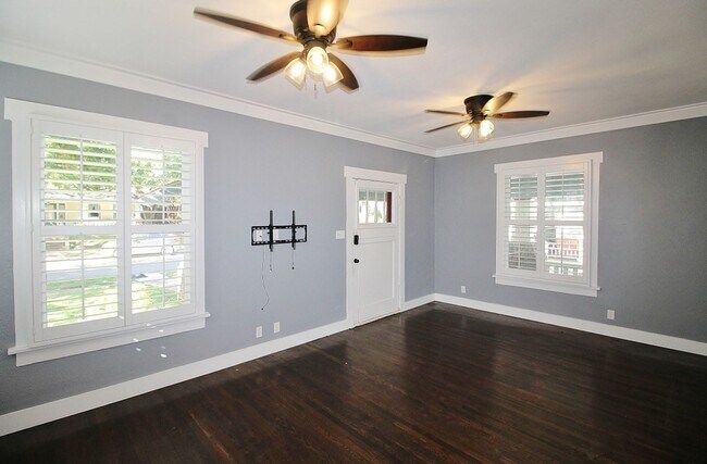 Foto del edificio - Updated and Absolutely Charming 3/2 Crafts...
