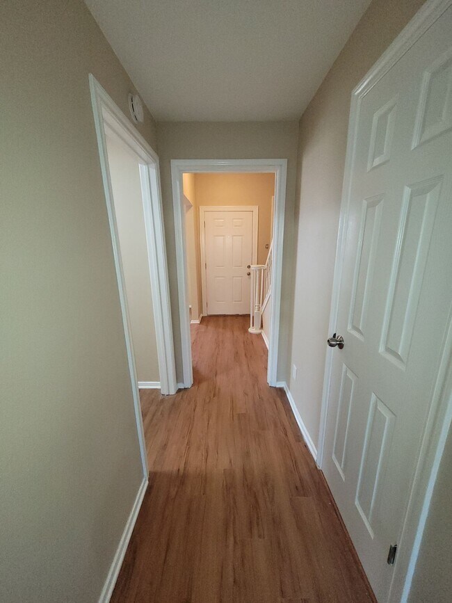 Building Photo - 611 Trailwood Ct