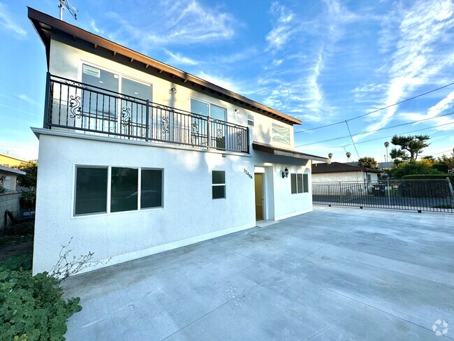 Building Photo - 3248 Evelyn Ave