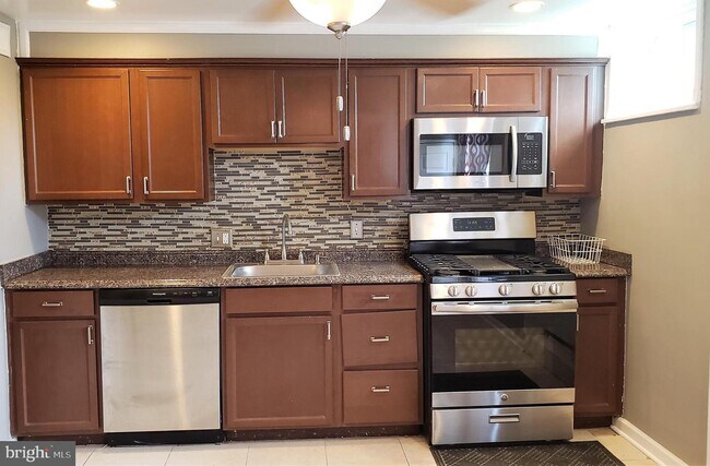 Building Photo - 3938 Chesterfield Ave
