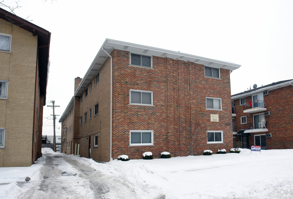 Building Photo - Clearing Court Condominiums