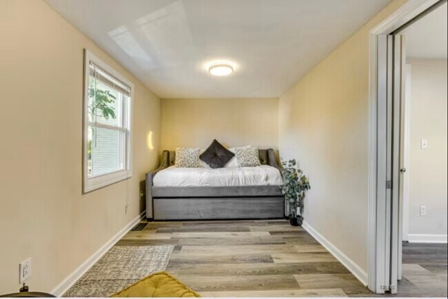 Building Photo - 1108 Valley View Ave