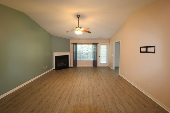 Building Photo - 128 Dover Dr