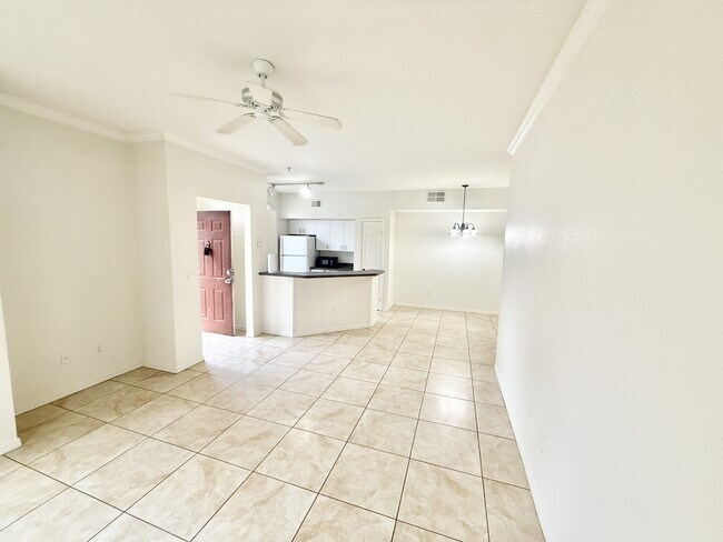 Foto del edificio - 6300 Raleigh St