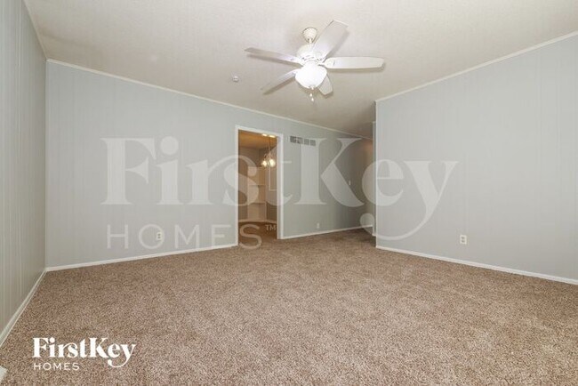 Foto del edificio - 5340 N White Ave