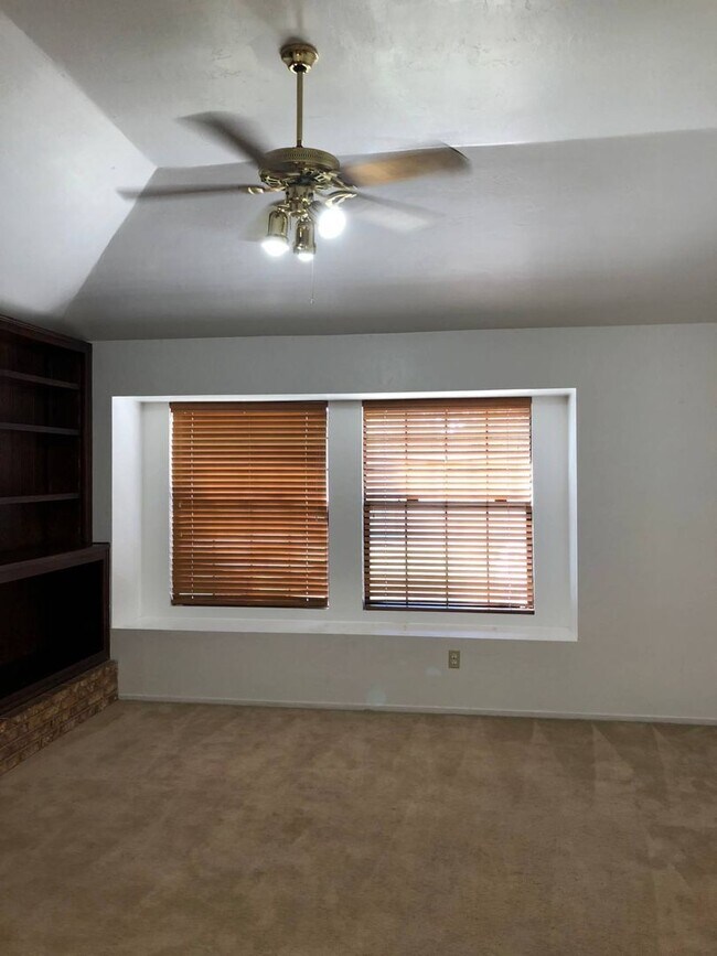 Foto del edificio - 9313 Laurel Oak Way