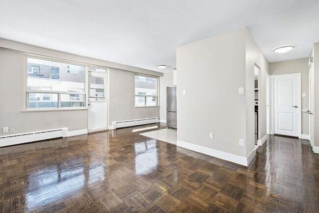 Photo du bâtiment - 3896 Bathurst