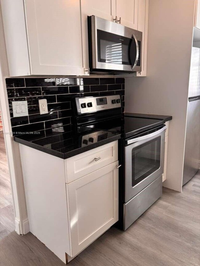 Building Photo - 405 SE 23rd Ave