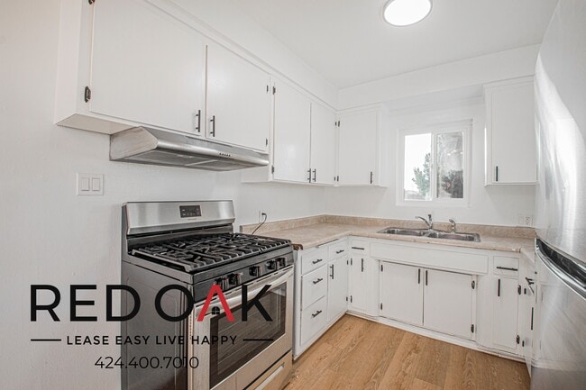 Building Photo - 1115 W 111th St