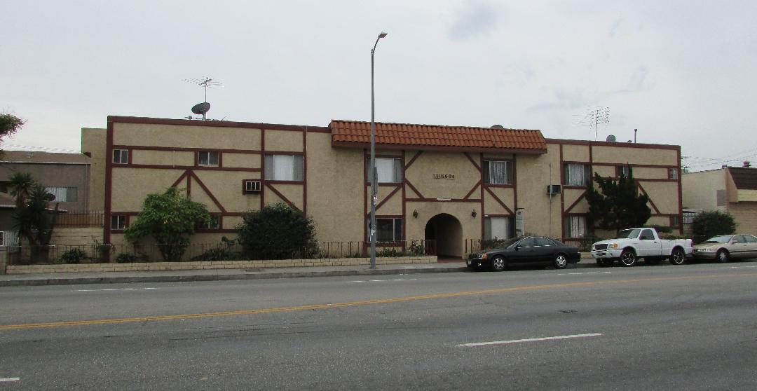 Primary Photo - 12826 Vanowen St