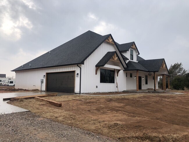 Building Photo - 2725 Stinnett Ln