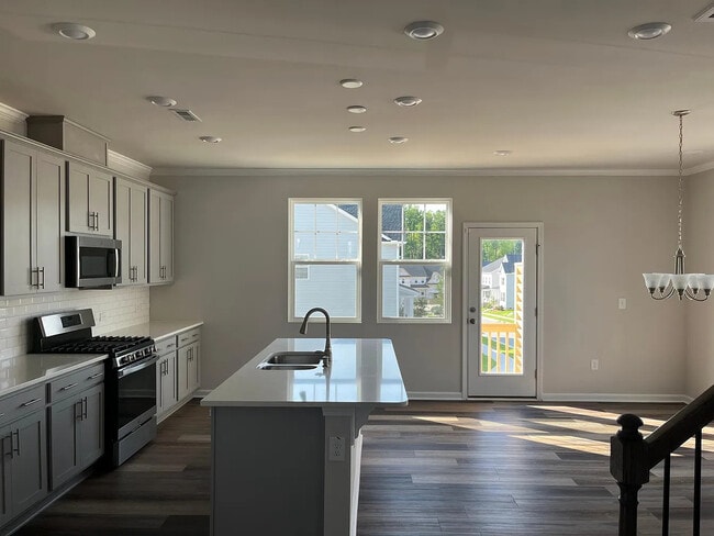 Foto del edificio - 1281 Herb Garden Way