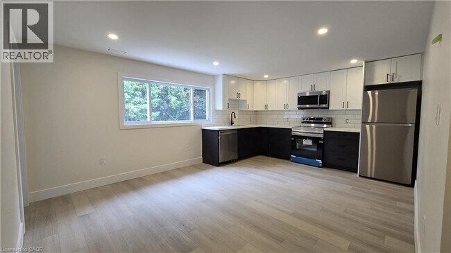 Building Photo - 404 Forest Hill Dr