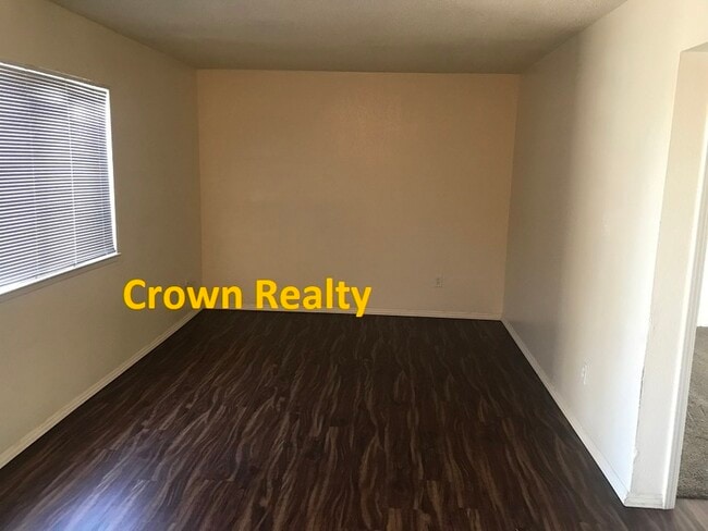 Building Photo - 1 br apartment, Tulare near downtown