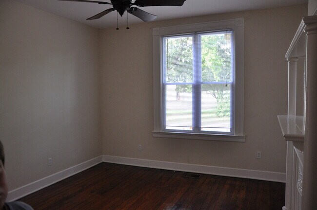 Foto del edificio - 310 S Broadway Park