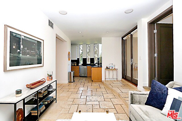 Building Photo - 8555 Ridpath Dr