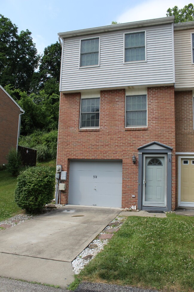Building Photo - 501 Tyler Dr