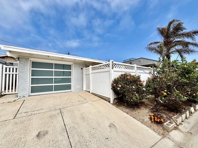 Building Photo - 207 Rossmore- MFR