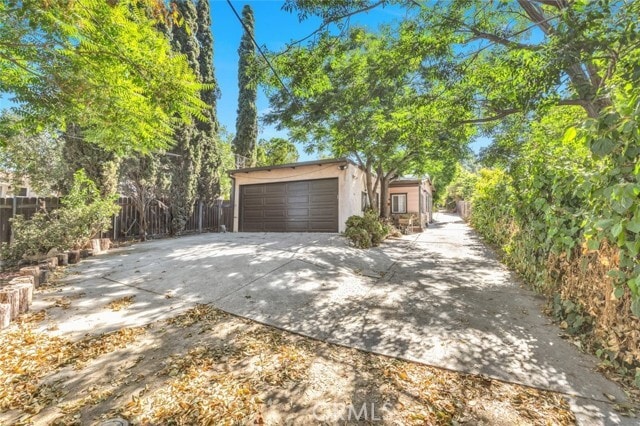 Building Photo - 10528 Hillhaven Ave