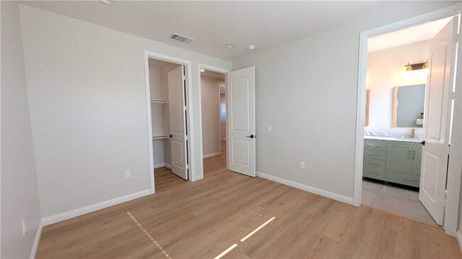 Building Photo - 913 Durango Ct