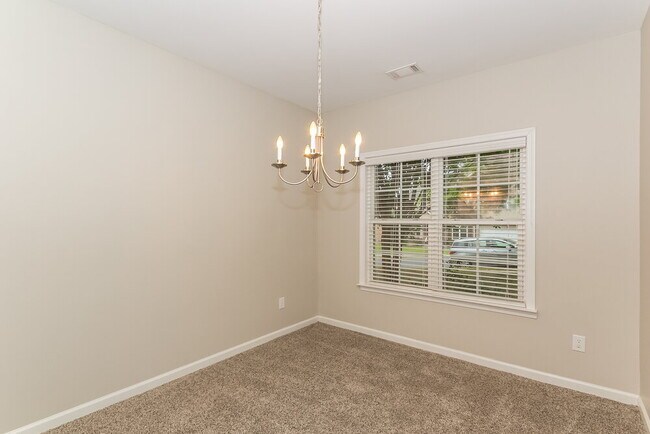 Building Photo - 34 Cliffhaven Cir