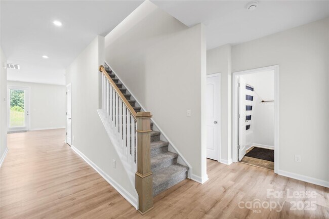 Foto del edificio - 3432 Blf Hl Ln