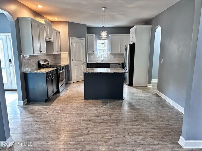 Building Photo - 109 Pennington St