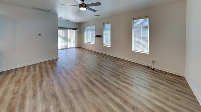 Foto del edificio - 600 NW 182nd St