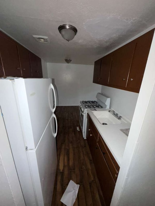 Foto del edificio - 14815 Euclid Ave