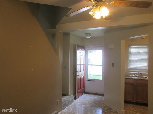 Building Photo - 2 br, 1.5 bath Townhome - 945 Orchard Dr