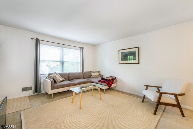 Foto del edificio - 10 Heritage Dr