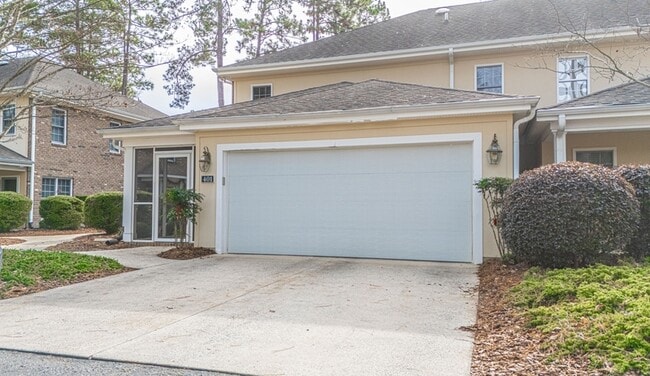 Building Photo - 401 Longwood Place