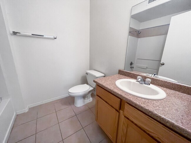 Foto del edificio - 2319-2331 N Desert Willow Ln