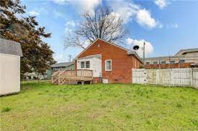 Building Photo - Cozy 2 Bedroom Home, Ready for Move In!!