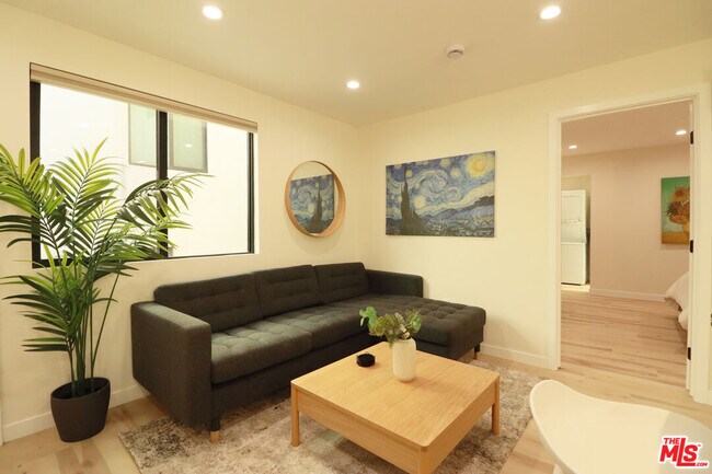 Foto del edificio - 9024 Phyllis Ave