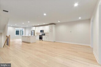 Building Photo - 3000 Sedgeview Walk