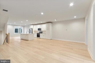 Building Photo - 3000 Sedgeview Walk