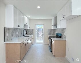 Building Photo - 284 N Palm Ave