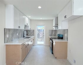 Building Photo - 284 N Palm Ave