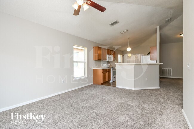 Building Photo - 926 Killarney Ln