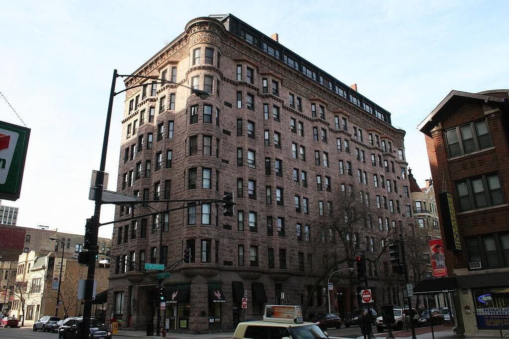 Building - 2800 N Pine Grove Ave