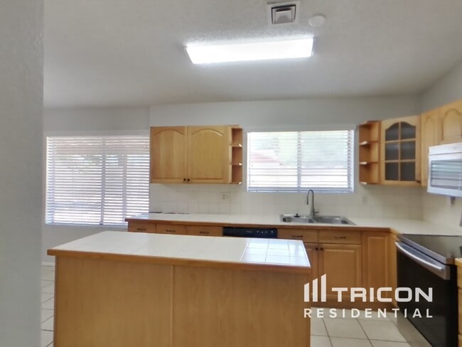 Building Photo - 11222 N 80th Dr