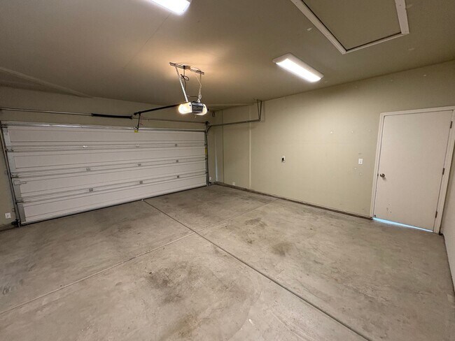 Foto del edificio - Immaculate NW Visalia home for rent!