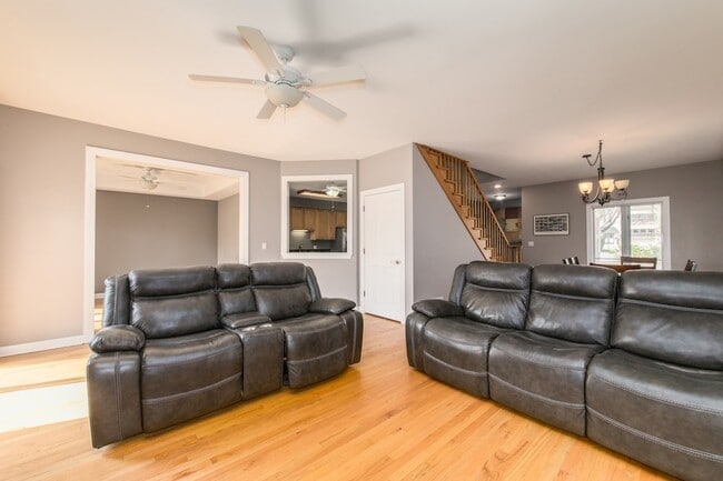 Building Photo - 840 N Northwest Hwy